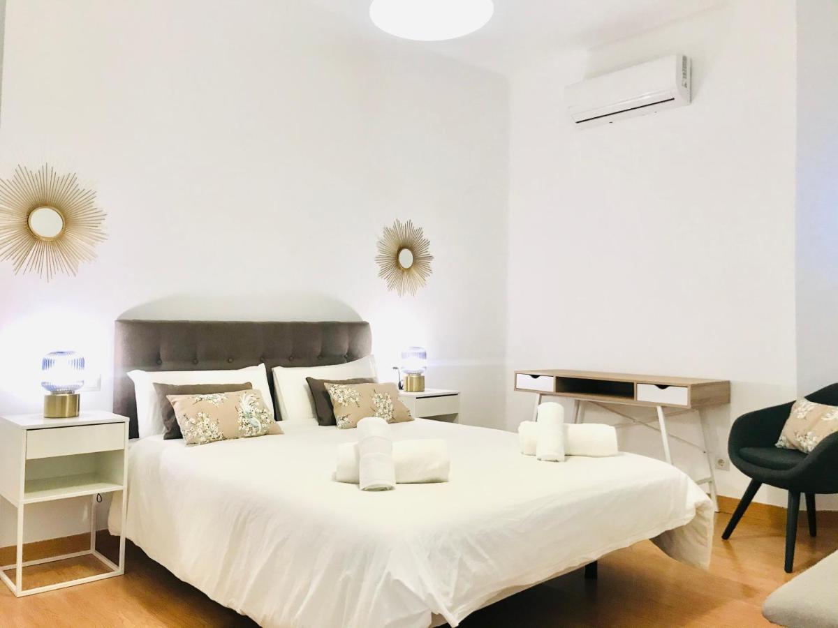 Gleaming & Well Located Apartment In Malaga Center Exterior photo